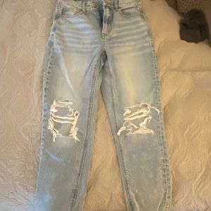 American eagle ripped light wash mom jeans